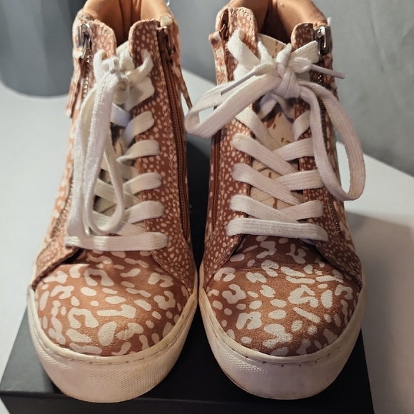 Universal Thread Tan High-Top Sneakers - Picture 5 of 6